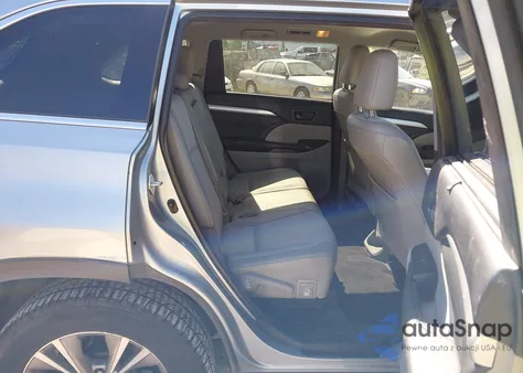 2015 Toyota Highlander Le Plus V6 z USA, uszkodzony, nr VIN 5TDBKRFH2FS194962